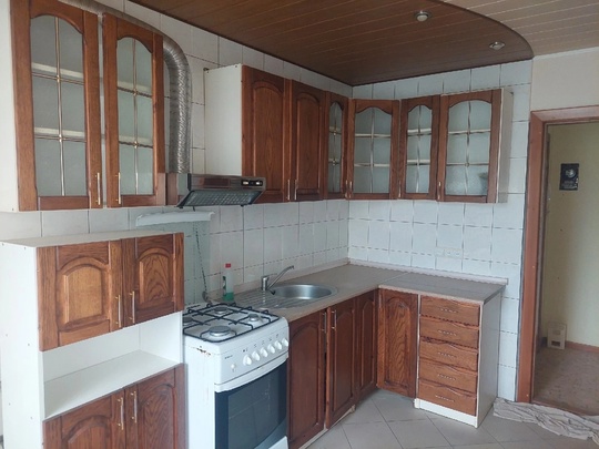 Продам кухню ( фасад дерево), (1)