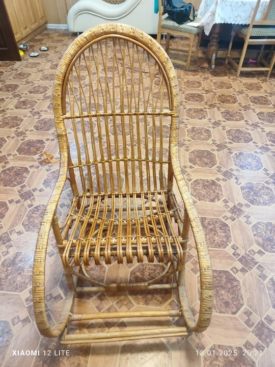 Продам кресло качалку 6000,+79591299070, Луганск