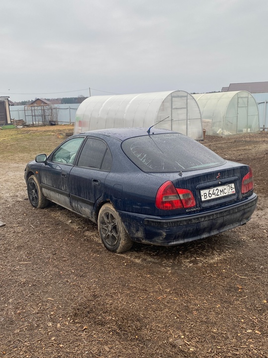 Продам Мицубиси каризма 2001 год (1)