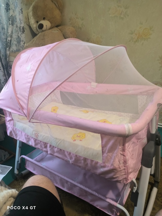 Продам кроватку.В комплекте пеленальная доска,одеяло,защитный (1)