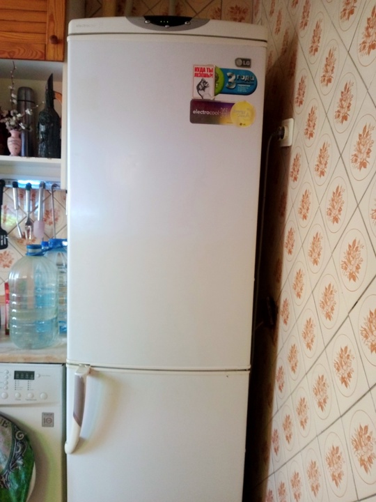 Продам холодильник LG,ширина 60,высота 180,
