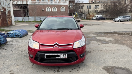 CiTROEN C 4 год 2010