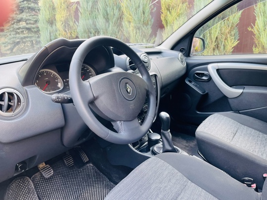 Renault Duster 2012 год, объём (8)