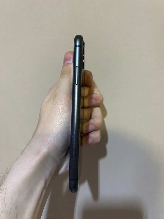 Продам iPhone 11/128gb 
Телефон в (1)