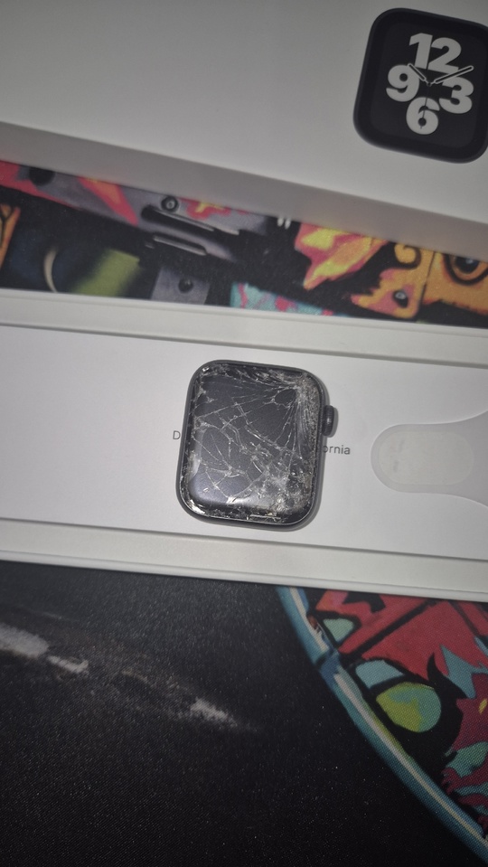 Apple watch SE 40mm
2022 года