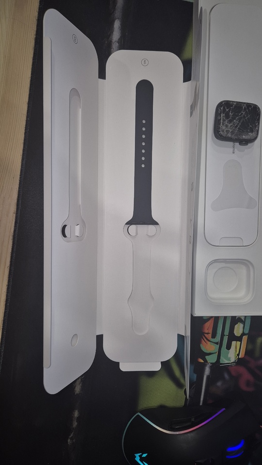 Apple watch SE 40mm
2022 года (1)