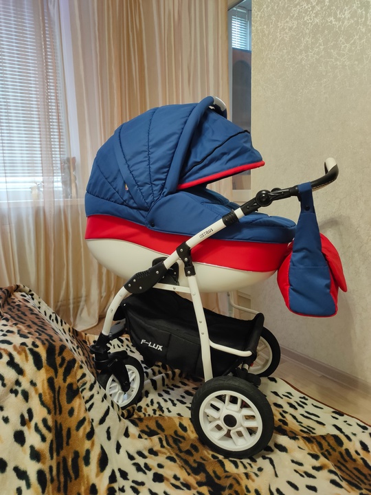 Продам Шикарную коляску Retrus Future (1)