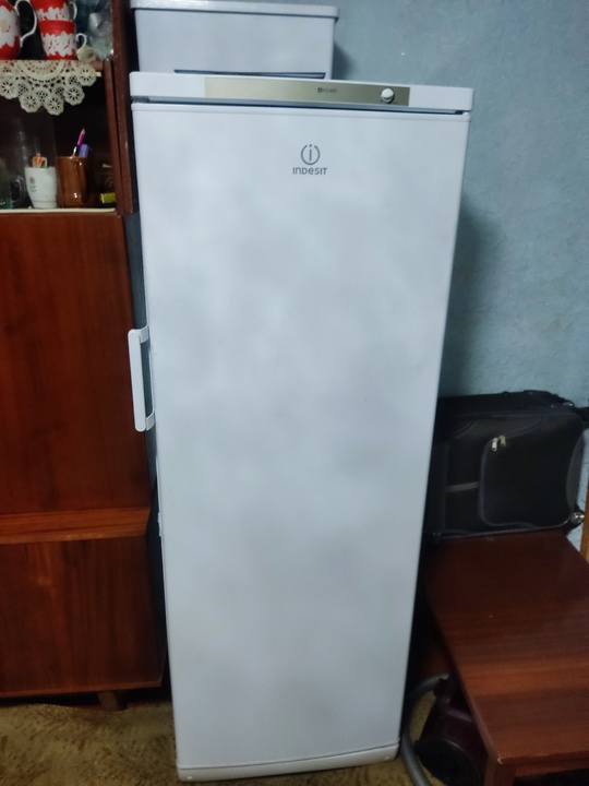 Продам морозильную камеру Indesit A+Class