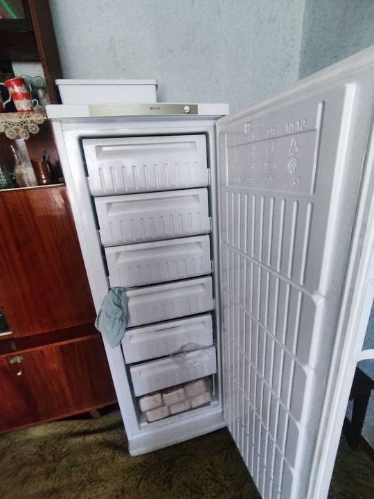 Продам морозильную камеру Indesit A+Class (2)