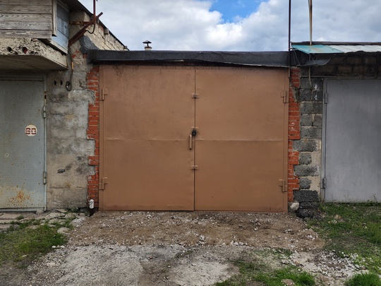 Продам хороший капитальный гараж в (1)