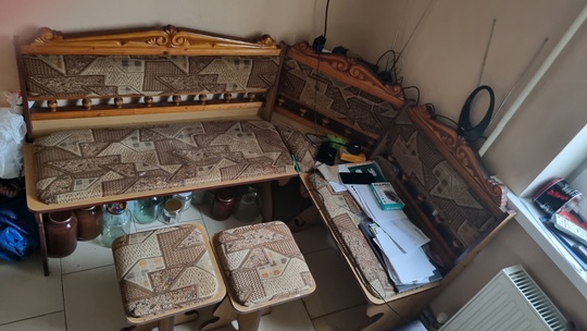 Кухонный уголок+2 табурета, продам за (1)