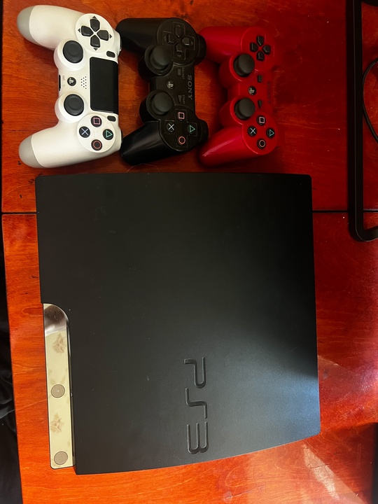 Продаю PS3 в комплекте 3