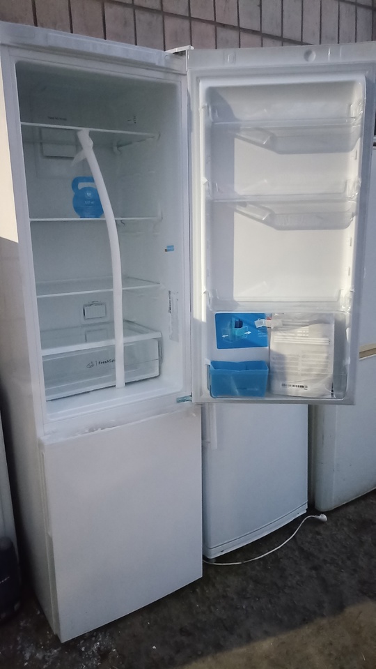 Продам холодильник Новый"Indesit", система nofrost,(сухая (4)
