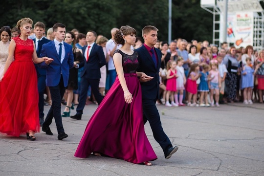 Продам выпускное платье 
Звонить +79493441529