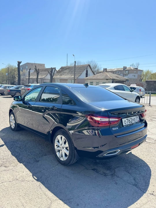 В Продаже LADA Vesta 
2024 (3)