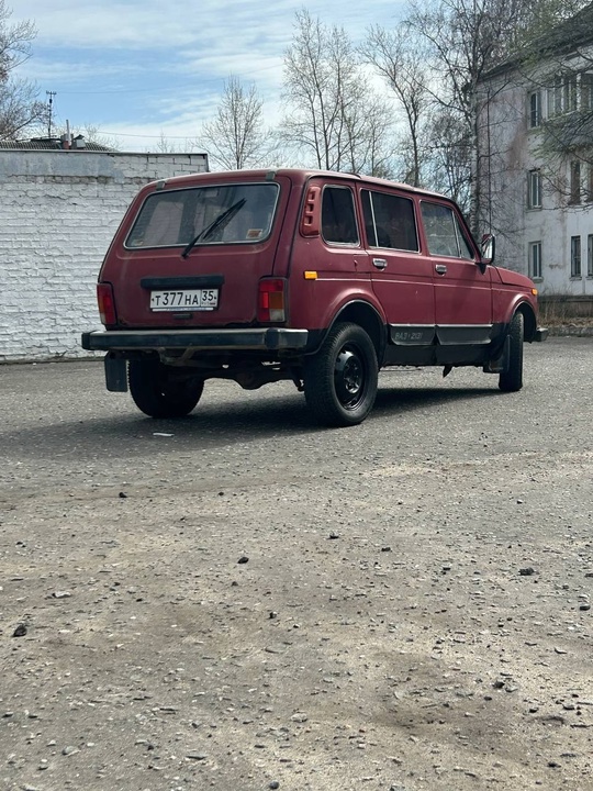 Продам ниву 5-дверку. Обслуженная машинка,больших (2)