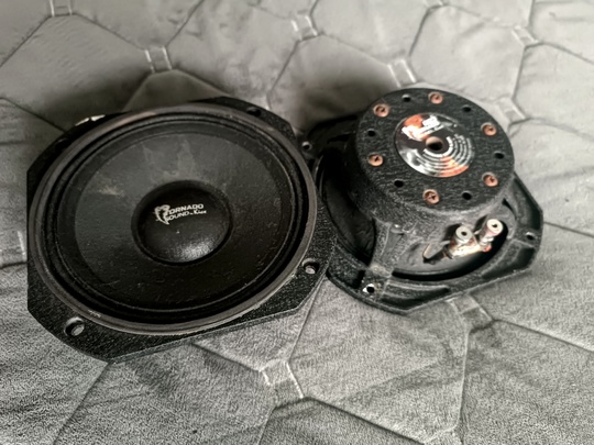 Продам:
Динамики 16 TORNADO SOUND 6.5EN