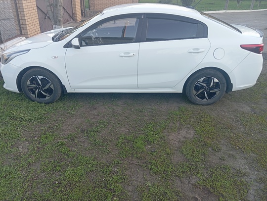 Продам свое авто Киа Рио (1)