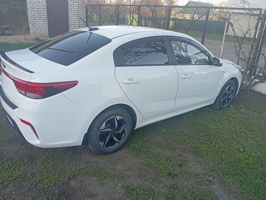 Продам свое авто Киа Рио (2)