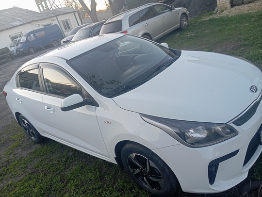 Продам свое авто Киа Рио (3)
