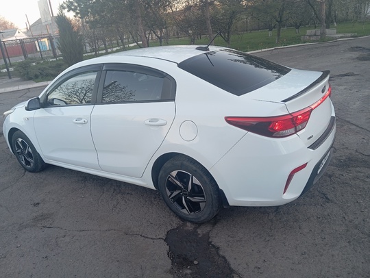 Продам свое авто Киа Рио (4)