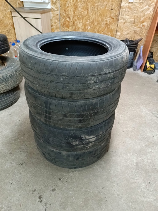 Продам летние шины:
1. 225/55 r (7)