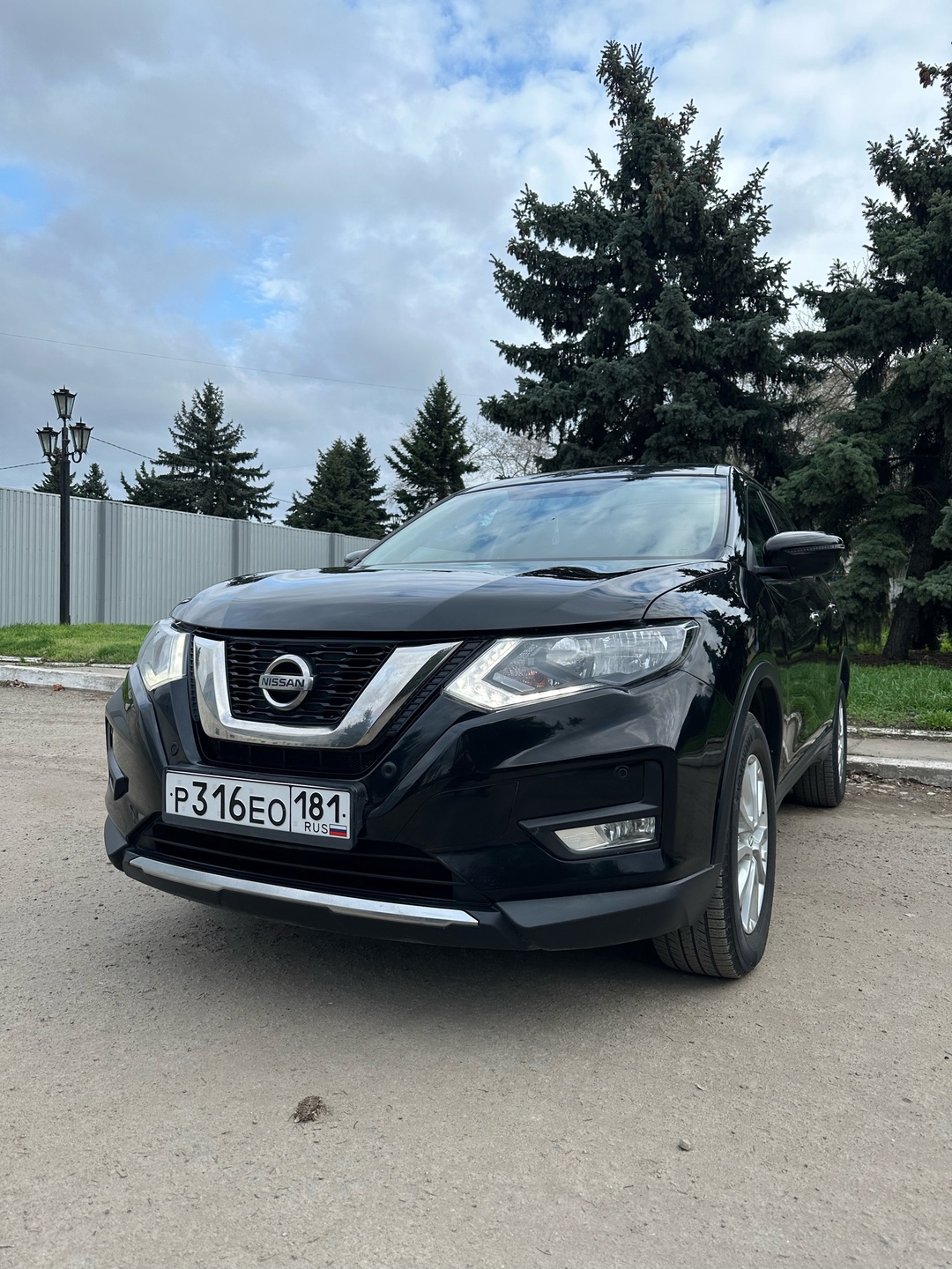 Nissan X-Trail 
Год выпуска-2020 
Двигатель-2.5 (1)