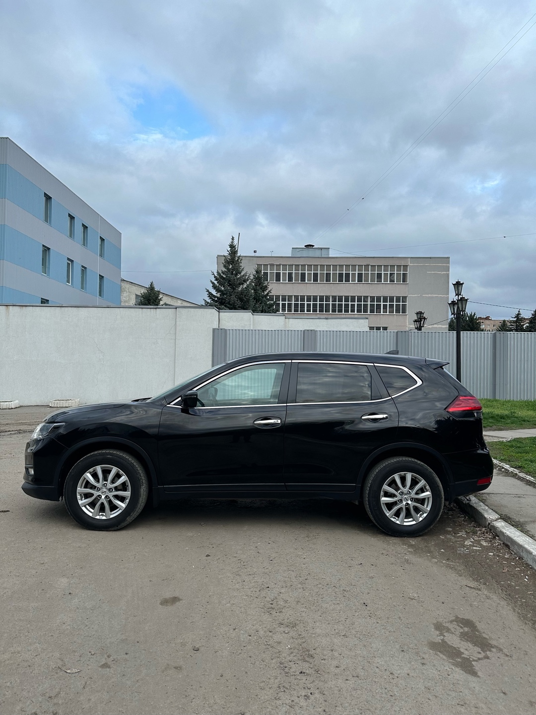 Nissan X-Trail 
Год выпуска-2020 
Двигатель-2.5 (5)