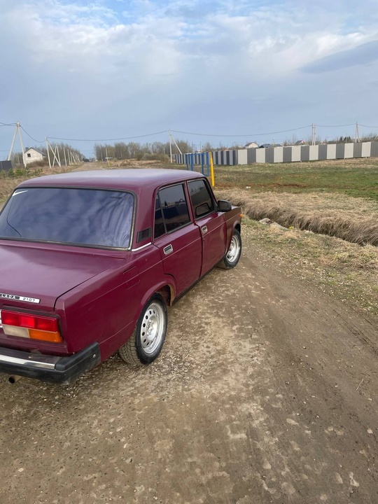 Продам ваз 2107 
Цена 90.000 (2)