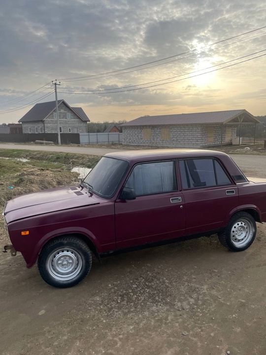 Продам ваз 2107 
Цена 90.000 (5)