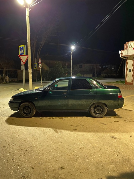 Продам ваз 2110
1.5-78 л.с.
2004 год (6)