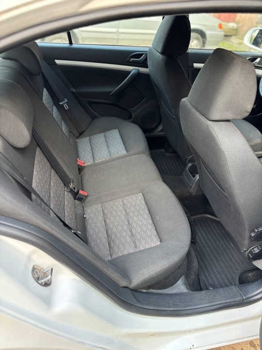 Продам Skoda Octavia 1.6 MТ (7)
