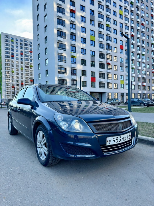 Opel Astra H. 
2008 год.
