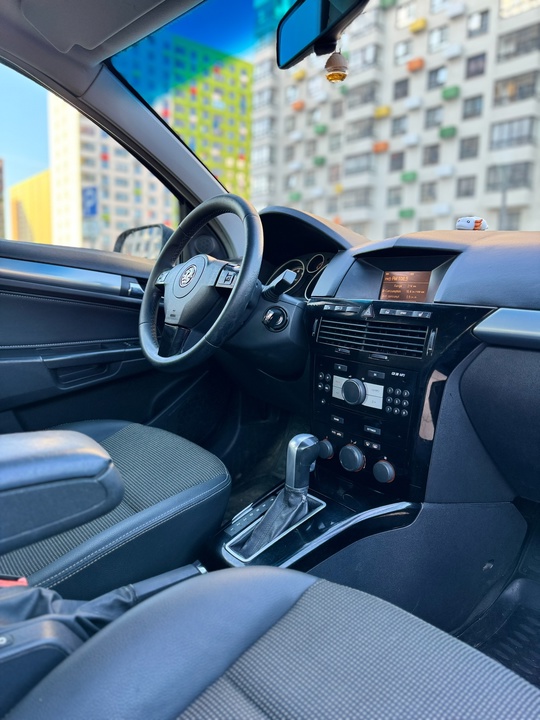 Opel Astra H. 
2008 год. (3)