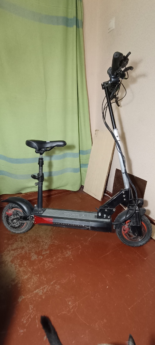 Продам самокат. Луганск. 
Куго м (3)