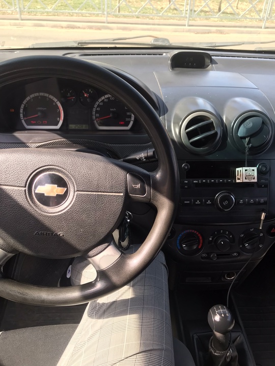 Chevrolet Aveo 1.2 72лс 
2007 (4)