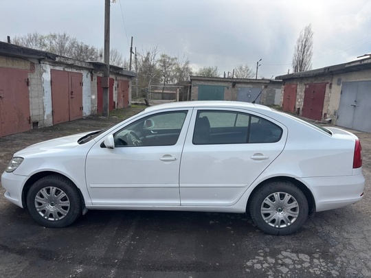 Продам Skoda Octavia 1.6 MТ (2)
