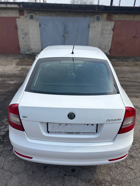 Продам Skoda Octavia 1.6 MТ (3)