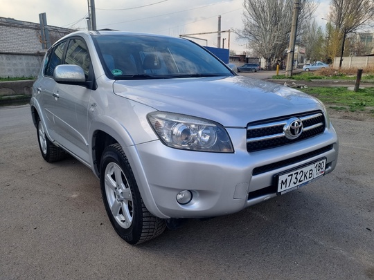 Toyota RAV4 2006 год
Двигатель 2.2