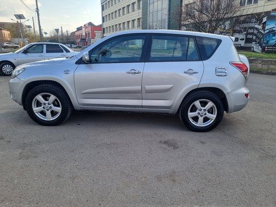 Toyota RAV4 2006 год
Двигатель 2.2 (7)
