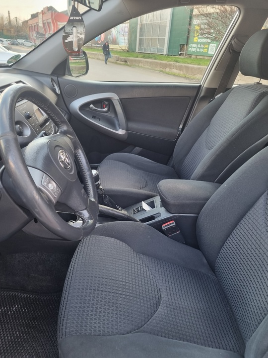 Toyota RAV4 2006 год
Двигатель 2.2 (8)