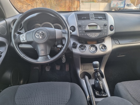 Toyota RAV4 2006 год
Двигатель 2.2 (9)