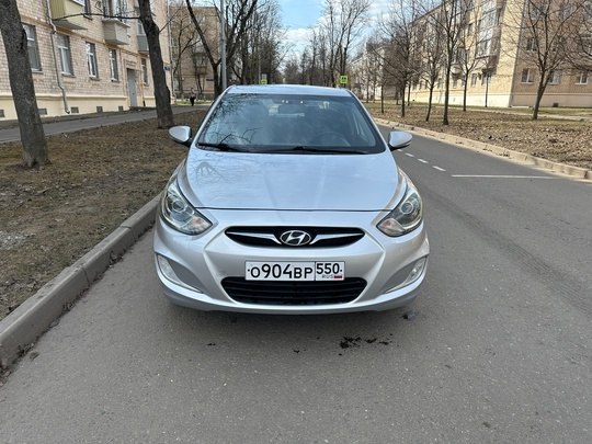 - Hyundai Solaris 2013г 1.6МТ (2)
