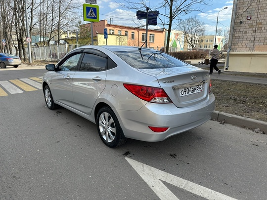 - Hyundai Solaris 2013г 1.6МТ (3)