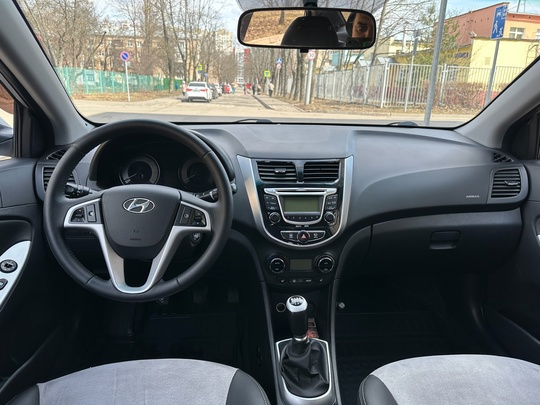 - Hyundai Solaris 2013г 1.6МТ (7)