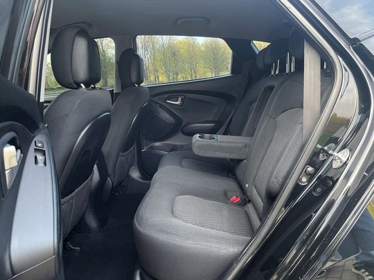 Продам Hyundai Ix35 
Год выпуска:2012 (9)