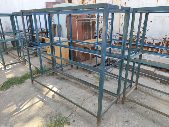 Продам металлические стеллажи 5 штук