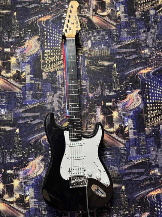 Электрогитара Rockdale HSS 8500₽
Комбоусилитель VOX