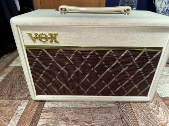 Электрогитара Rockdale HSS 8500₽
Комбоусилитель VOX (1)