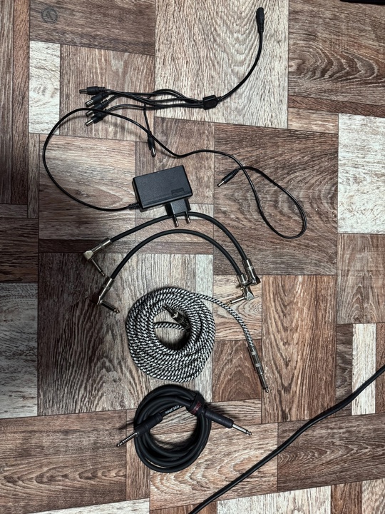 Электрогитара Rockdale HSS 8500₽
Комбоусилитель VOX (7)